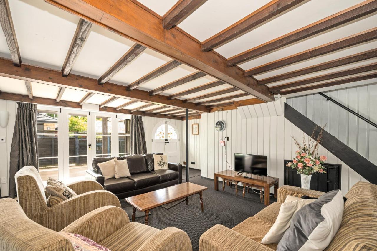 Springfield Rise Lodge - Rotorua Holiday Home Eksteriør billede